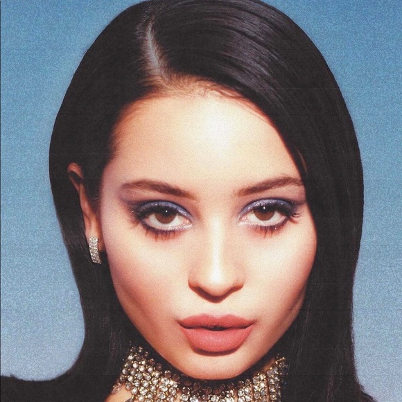 Meet your Posher, Emily - Picture 1 of 1